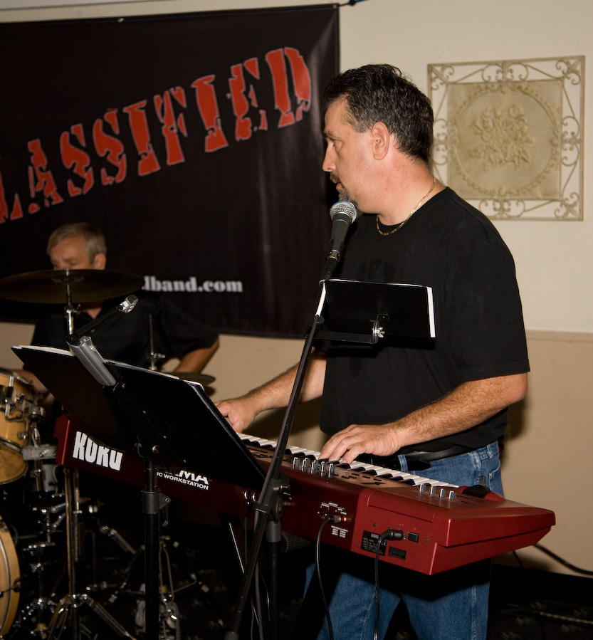 Click to return to grid view of the "- Music -" gallery "Classified Band at Lord Wakefield Inn (9/8/07)"