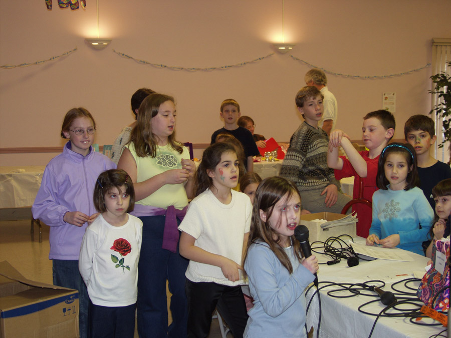 Click to return to grid view of the "Temple Shalom Emeth - 2001-02" gallery "Hanukah Party & Hanukiot"