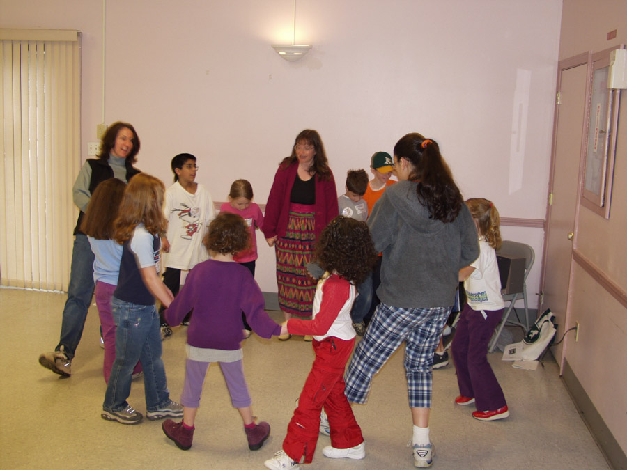 Click to return to grid view of the "Temple Shalom Emeth - 2001-02" gallery "Israel Fair"