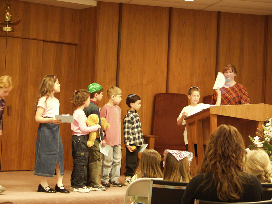 Click to return to grid view of the "Temple Shalom Emeth - 2001-02" gallery "Pre-hebrew & Religious School Closing Ceremonies"