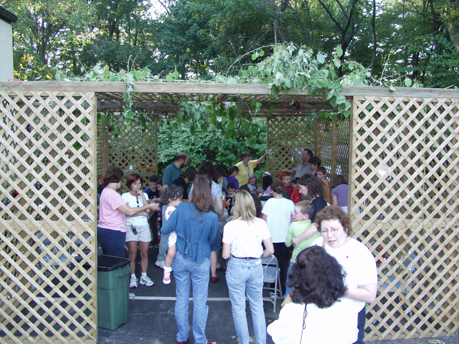 Click to return to grid view of the "Temple Shalom Emeth - 2002-03" gallery "Sukkah Decorating (selected images)"
