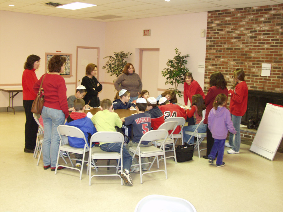 Click to return to grid view of the "Temple Shalom Emeth - 2002-03" gallery "Hanukah Workshop"