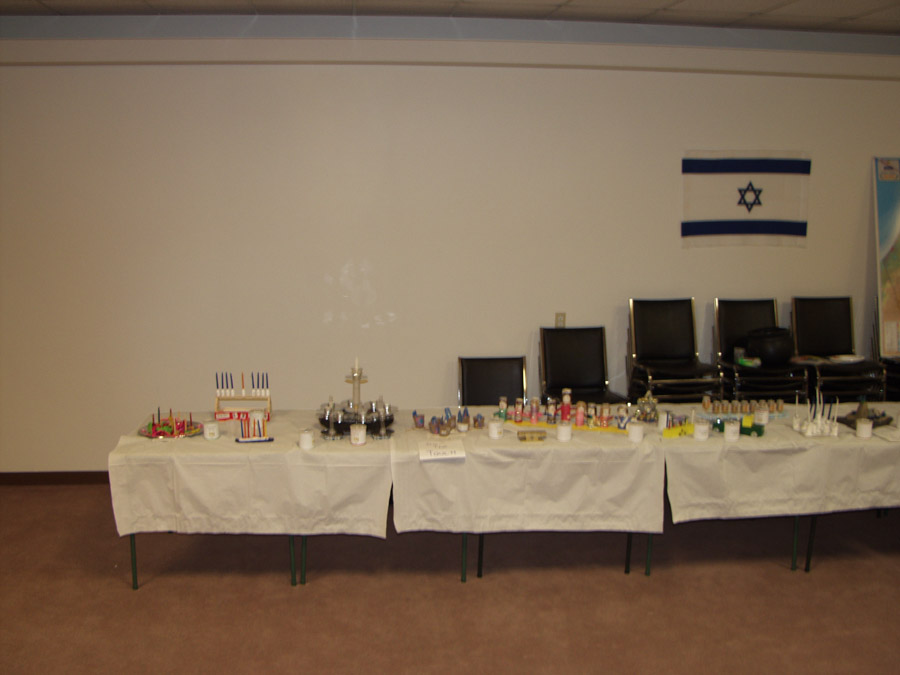 Click to return to grid view of the "Temple Shalom Emeth - 2002-03" gallery "Hanukah Party & Hanukiot"