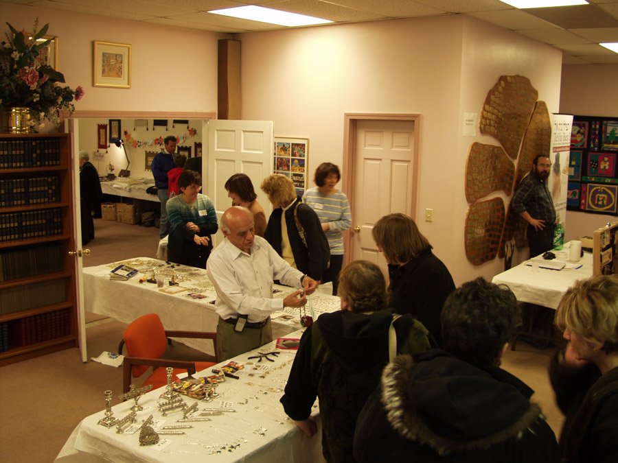 Click to return to grid view of the "Temple Shalom Emeth - 2002-03" gallery "Shop Israel"