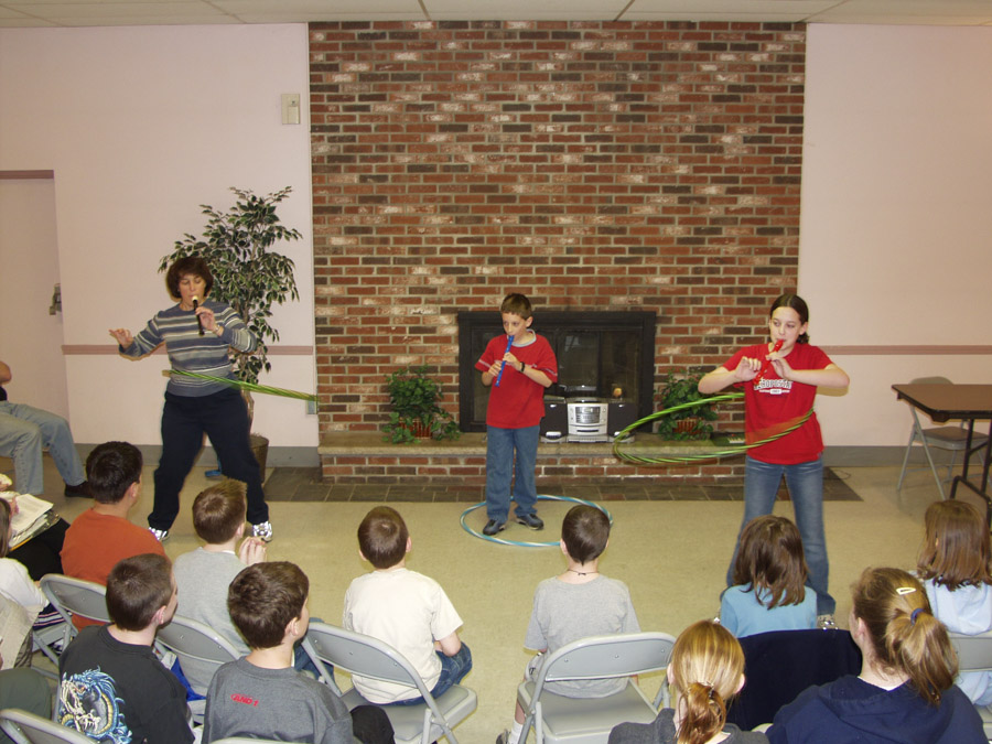 Click to return to grid view of the "Temple Shalom Emeth - 2002-03" gallery "Kids Talent Show"