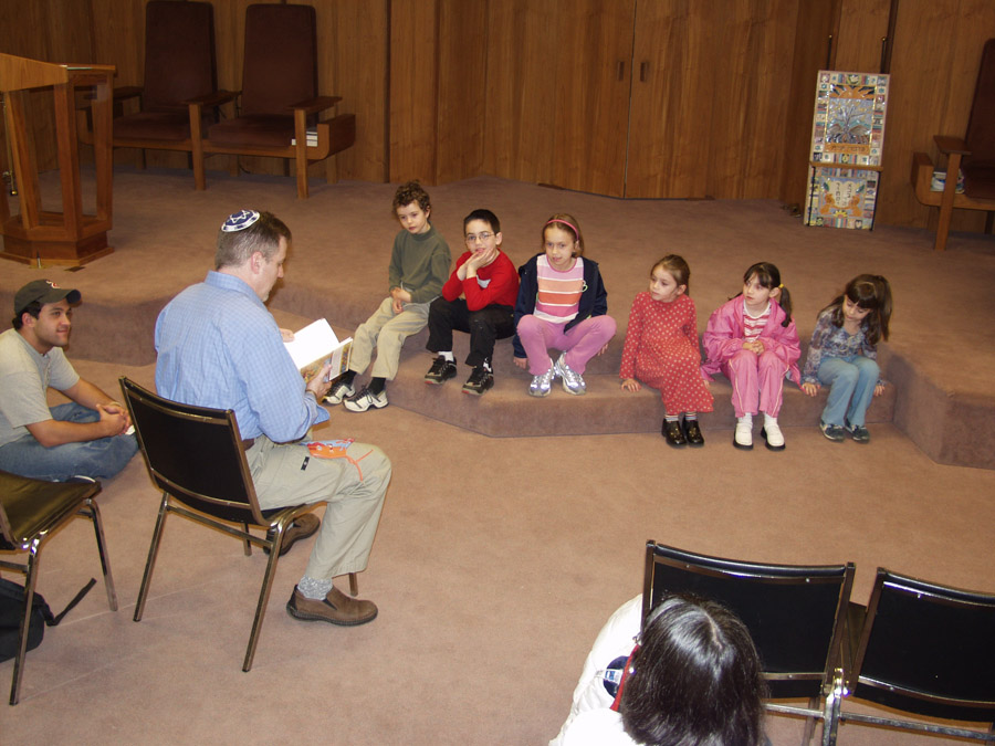 Click to return to grid view of the "Temple Shalom Emeth - 2002-03" gallery "Passover Workshop - Pre-hebrew..Second Grade"