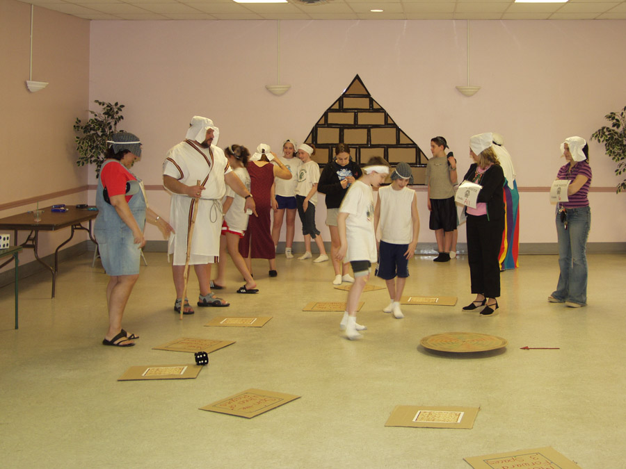 Click to return to grid view of the "Temple Shalom Emeth - 2002-03" gallery "Passover Workshop - Third..Seventh Grades"