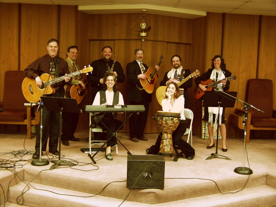 Click to return to grid view of the "Temple Shalom Emeth - 2003-04" gallery "Friday Night Live! Shabbat Service"