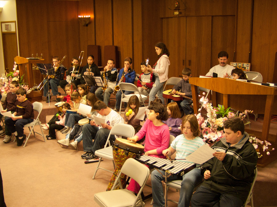 Click to return to grid view of the "Temple Shalom Emeth - 2004-05" gallery "Kidz Jam - Youth Band (practices)"
