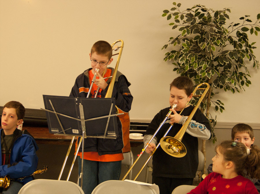 Click to return to grid view of the "Temple Shalom Emeth - 2004-05" gallery "Kidz Jam - Youth Band (practices)"