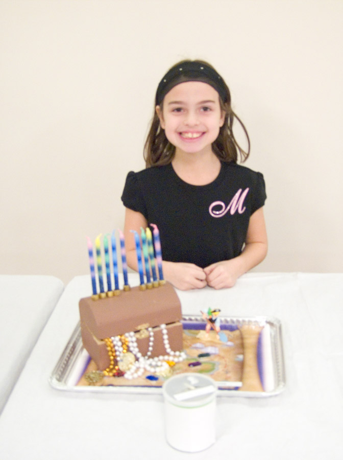 Click to return to grid view of the "Temple Shalom Emeth - 2004-05" gallery "Hanukah Party & Hanukiot"