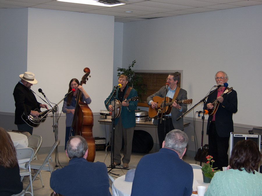 Click to return to grid view of the "Temple Shalom Emeth - 2004-05" gallery "Pine Hill Ramblers"
