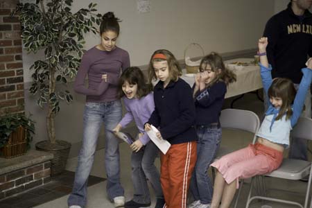 Click to return to grid view of the "Temple Shalom Emeth - 2006-07" gallery "Kitah Gimmel Family Workshop - Virtual Israel"