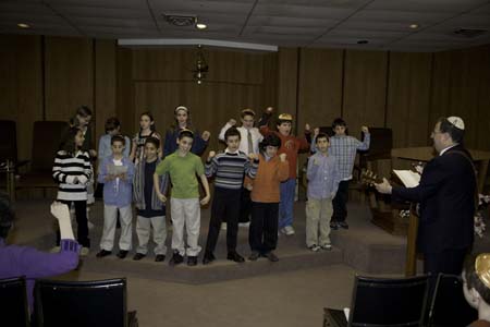 Click to return to grid view of the "Temple Shalom Emeth - 2006-07" gallery "Kitah Hay Class Service"