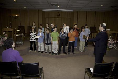 Click to return to grid view of the "Temple Shalom Emeth - 2006-07" gallery "Kitah Hay Class Service"