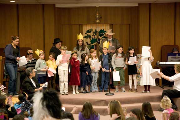 Click to return to grid view of the "Temple Shalom Emeth - 2006-07" gallery "Purim Service"