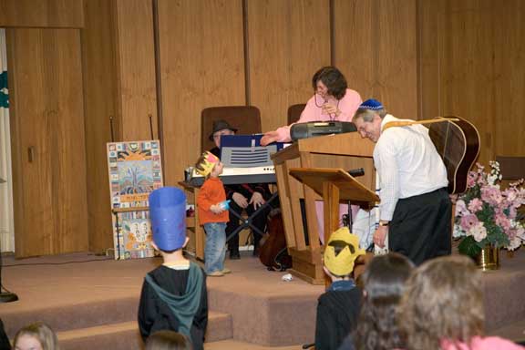 Click to return to grid view of the "Temple Shalom Emeth - 2006-07" gallery "Purim Service"