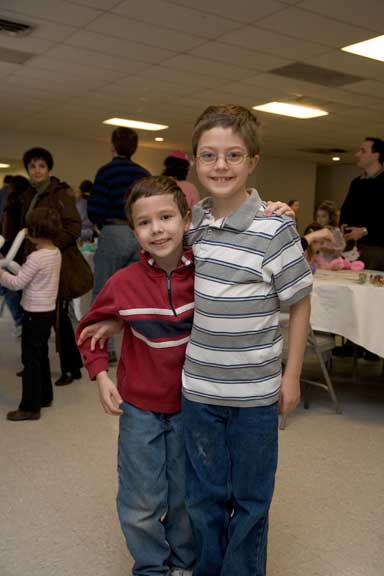 Click to return to grid view of the "Temple Shalom Emeth - 2006-07" gallery "Purim Carnival"
