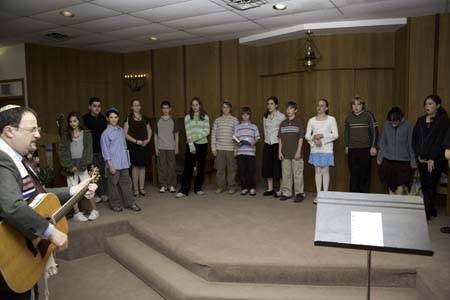 Click to return to grid view of the "Temple Shalom Emeth - 2006-07" gallery "Kitah Vav Class Service"