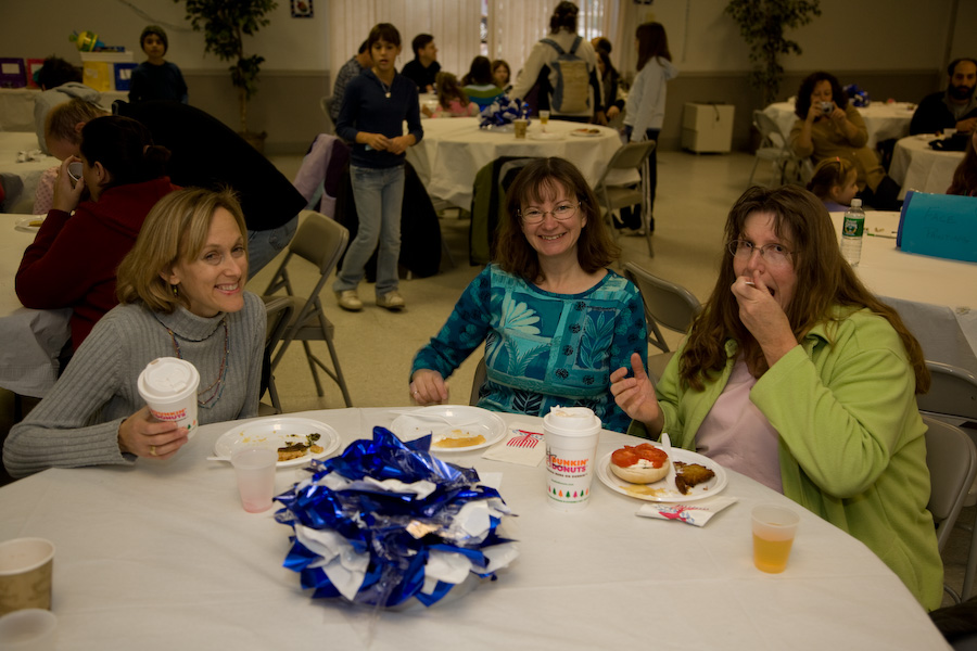 Click to return to grid view of the "Temple Shalom Emeth - 2007-08" gallery "Hanukah Party & Hanukiot"