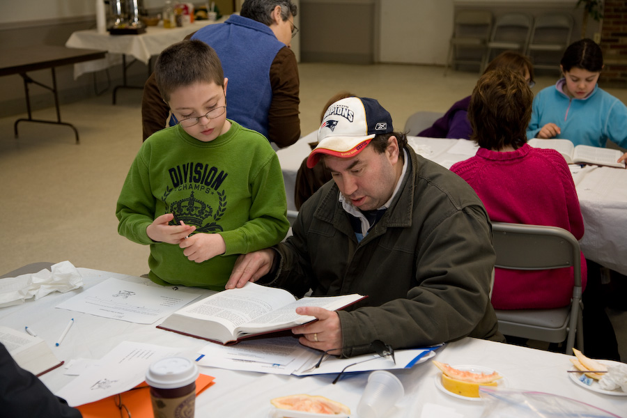 Click to return to grid view of the "Temple Shalom Emeth - 2007-08" gallery "Kitah Gimmel - Family Workshop - Torah"