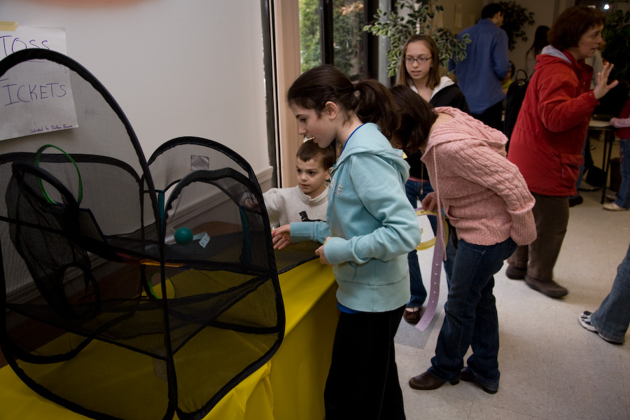 Click to return to grid view of the "Temple Shalom Emeth - 2007-08" gallery "Purim Carnival"