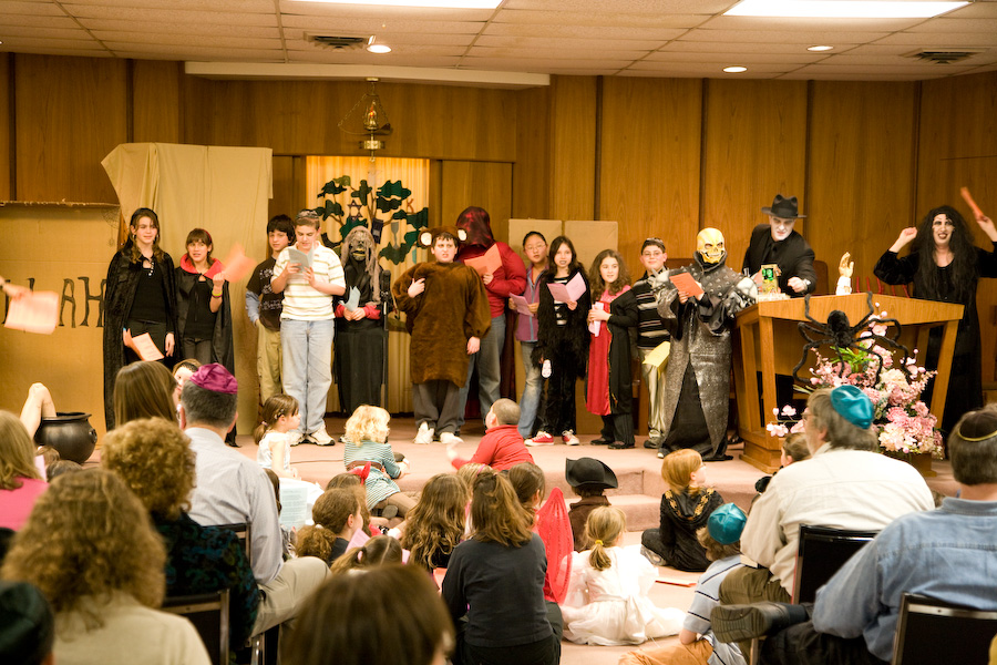 Click to return to grid view of the "Temple Shalom Emeth - 2007-08" gallery "Purim Shpiel"