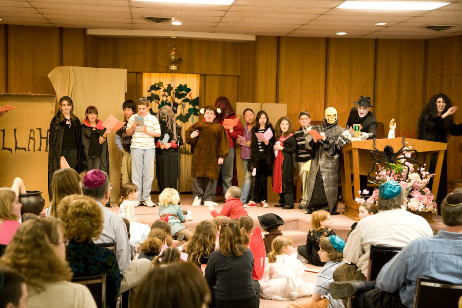 Click to return to grid view of the "Temple Shalom Emeth - 2007-08" gallery "Purim Shpiel"