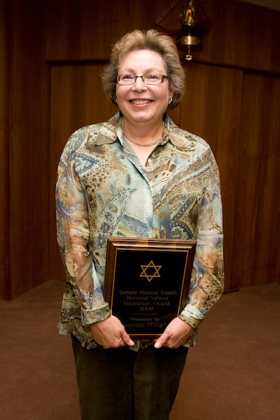 Click to return to grid view of the "Temple Shalom Emeth - 2007-08" gallery "Bernard Nelson Memorial Award Shabbat Service"