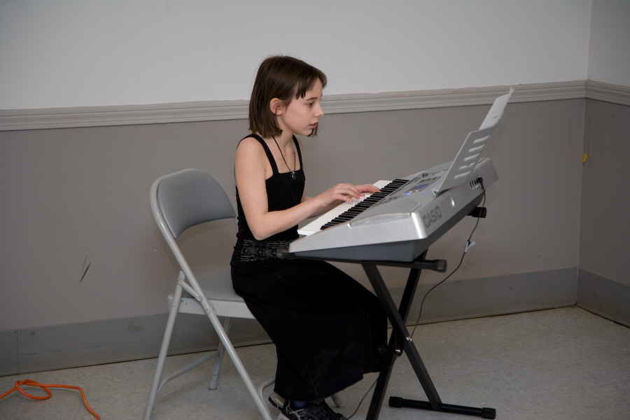 Click to return to grid view of the "Temple Shalom Emeth - 2007-08" gallery "Kids Talent Show"