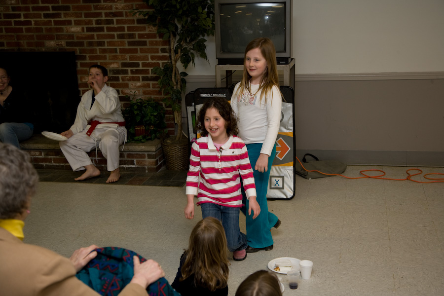 Click to return to grid view of the "Temple Shalom Emeth - 2007-08" gallery "Kids Talent Show"
