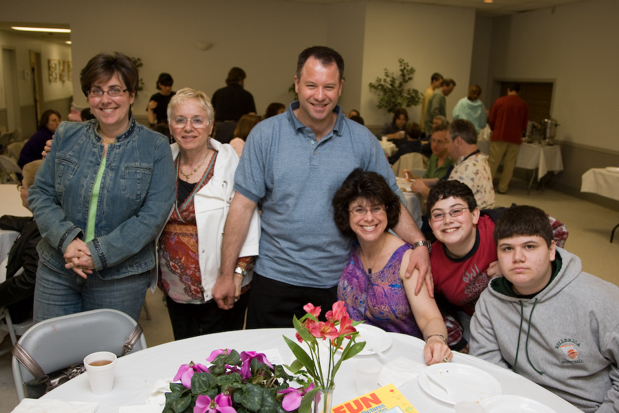 Click to return to grid view of the "Temple Shalom Emeth - 2007-08" gallery "Mothers’ Day Brunch"