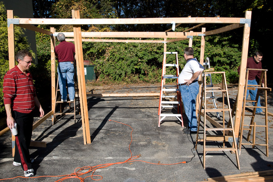 Click to return to grid view of the "Temple Shalom Emeth - 2008-09" gallery "Sukkah Building"