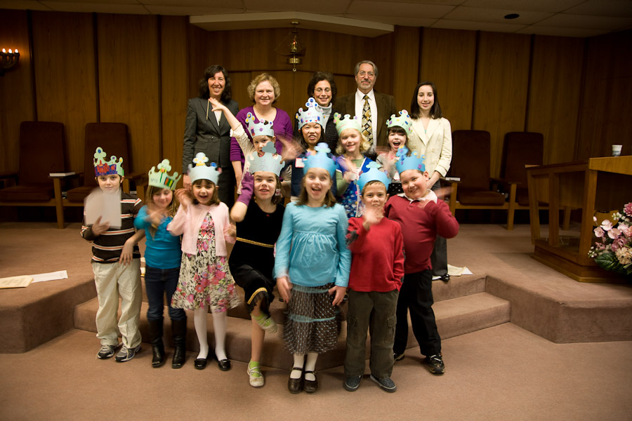 Click to return to grid view of the "Temple Shalom Emeth - 2008-09" gallery "Kitot Aleph-Bet/Grades 1-2 - Family Service"