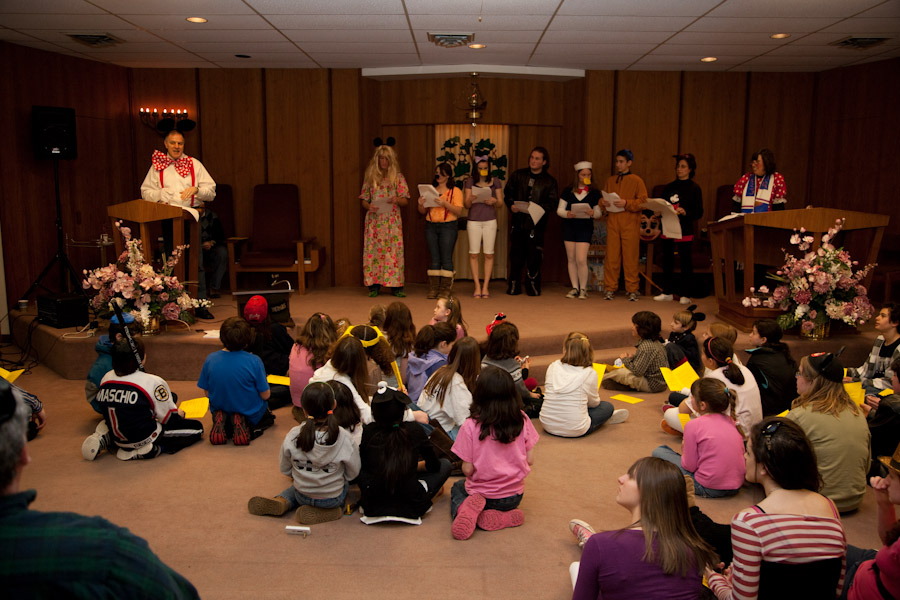 Click to return to grid view of the "Temple Shalom Emeth - 2009-10" gallery "Purim Service & Shpiel"