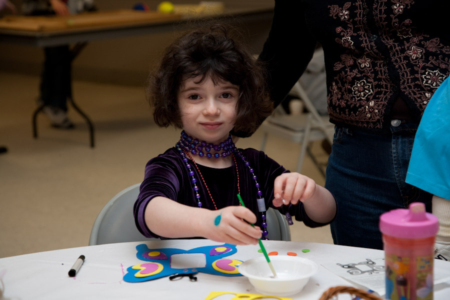 Click to return to grid view of the "Temple Shalom Emeth - 2009-10" gallery "Purim Carnival"