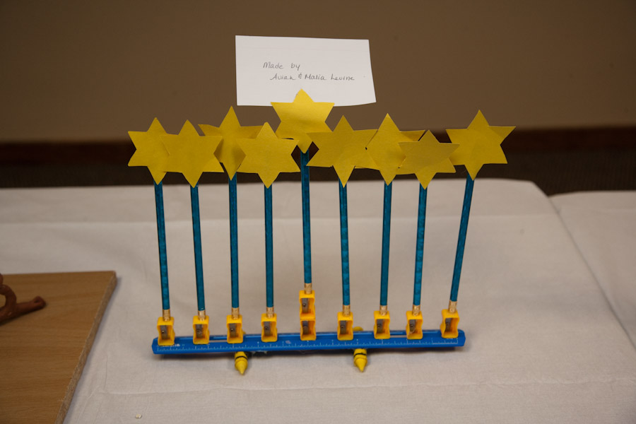 Click to return to grid view of the "Temple Shalom Emeth - 2010-11" gallery "Hanukah Party & Hanukiot"