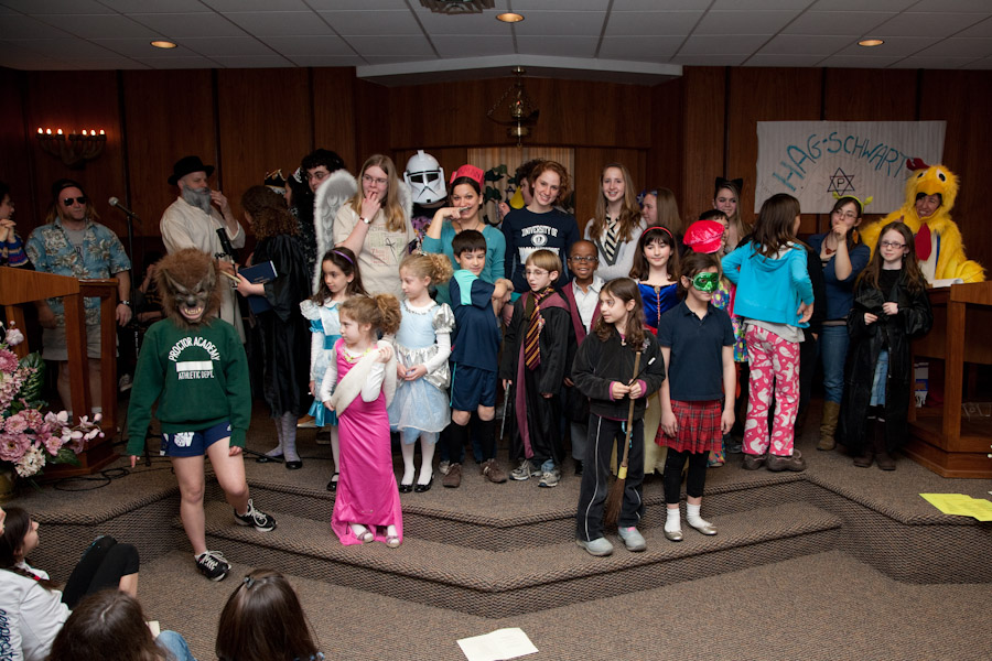 Click to return to grid view of the "Temple Shalom Emeth - 2010-11" gallery "Purim Service & Shpiel"