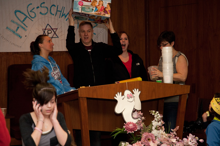 Click to return to grid view of the "Temple Shalom Emeth - 2010-11" gallery "Purim Carnival"