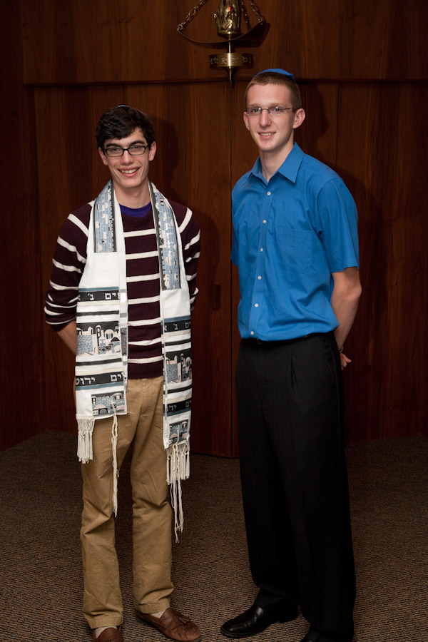 Click to return to grid view of the "Temple Shalom Emeth - 2010-11" gallery "Carol Getman Scholarship/High School Graduation - Shabbat Service"