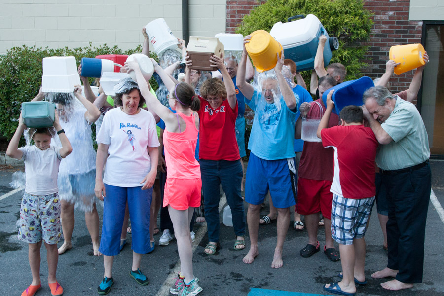 Click to return to grid view of the "Temple Shalom Emeth - 2013-14" gallery "Ice Bucket Challenge - Fundraiser for ALS"