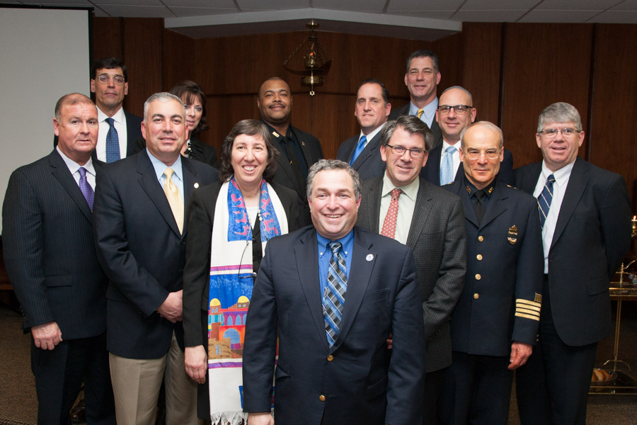 Click to return to grid view of the "Temple Shalom Emeth - 2014-15" gallery "Police Chiefs Israel Trip Presentation - Shabbat Service"